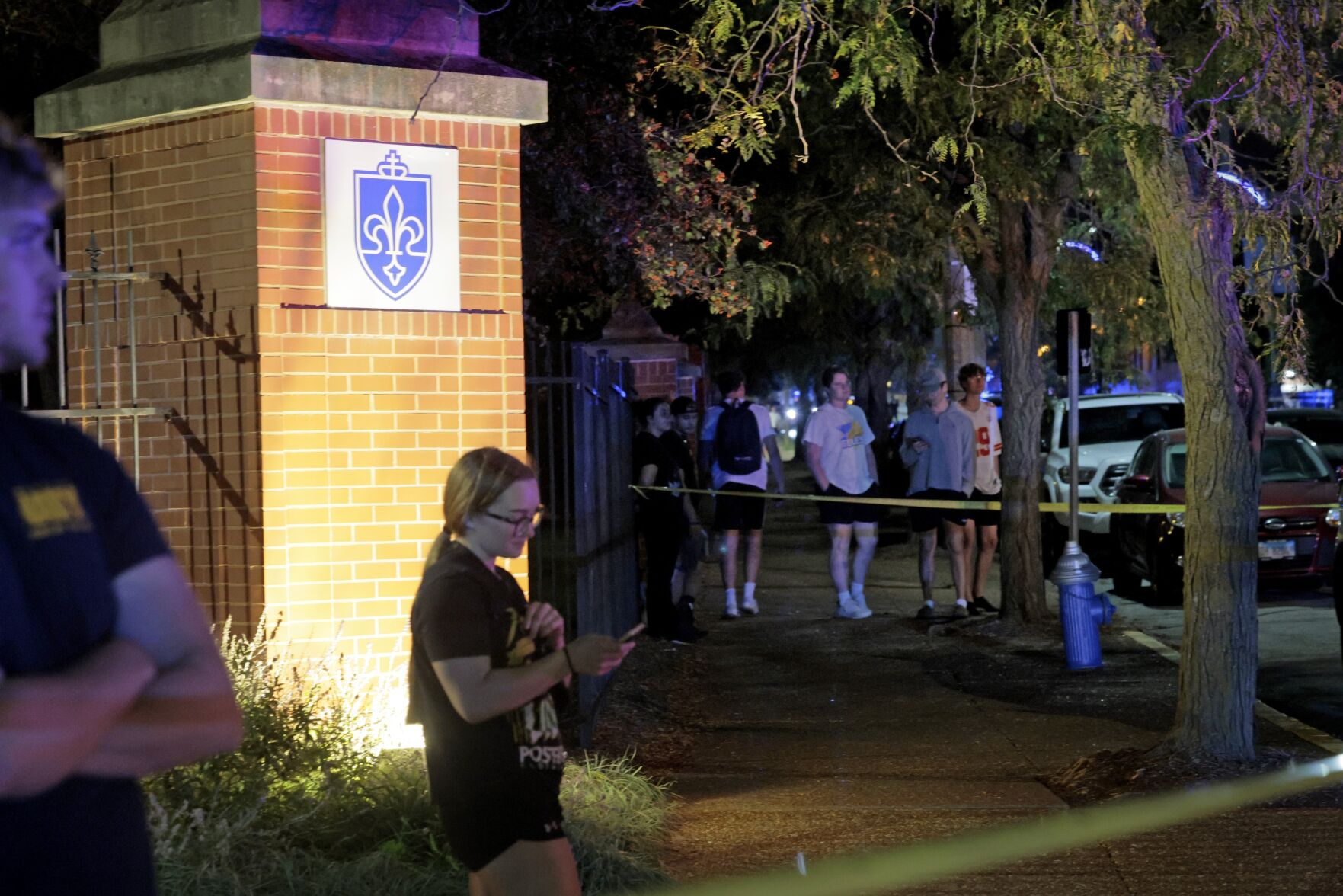 1 dead, another injured in shooting near 最新杏吧原创 University